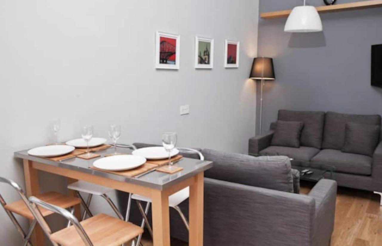 Royal Mile Apartment เอดินบะระ ภายนอก รูปภาพ
