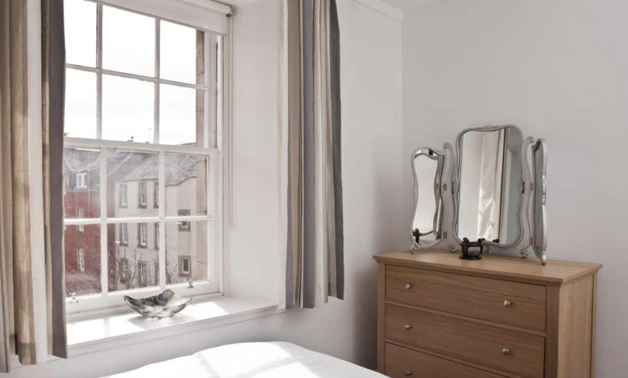 Royal Mile Apartment เอดินบะระ ภายนอก รูปภาพ